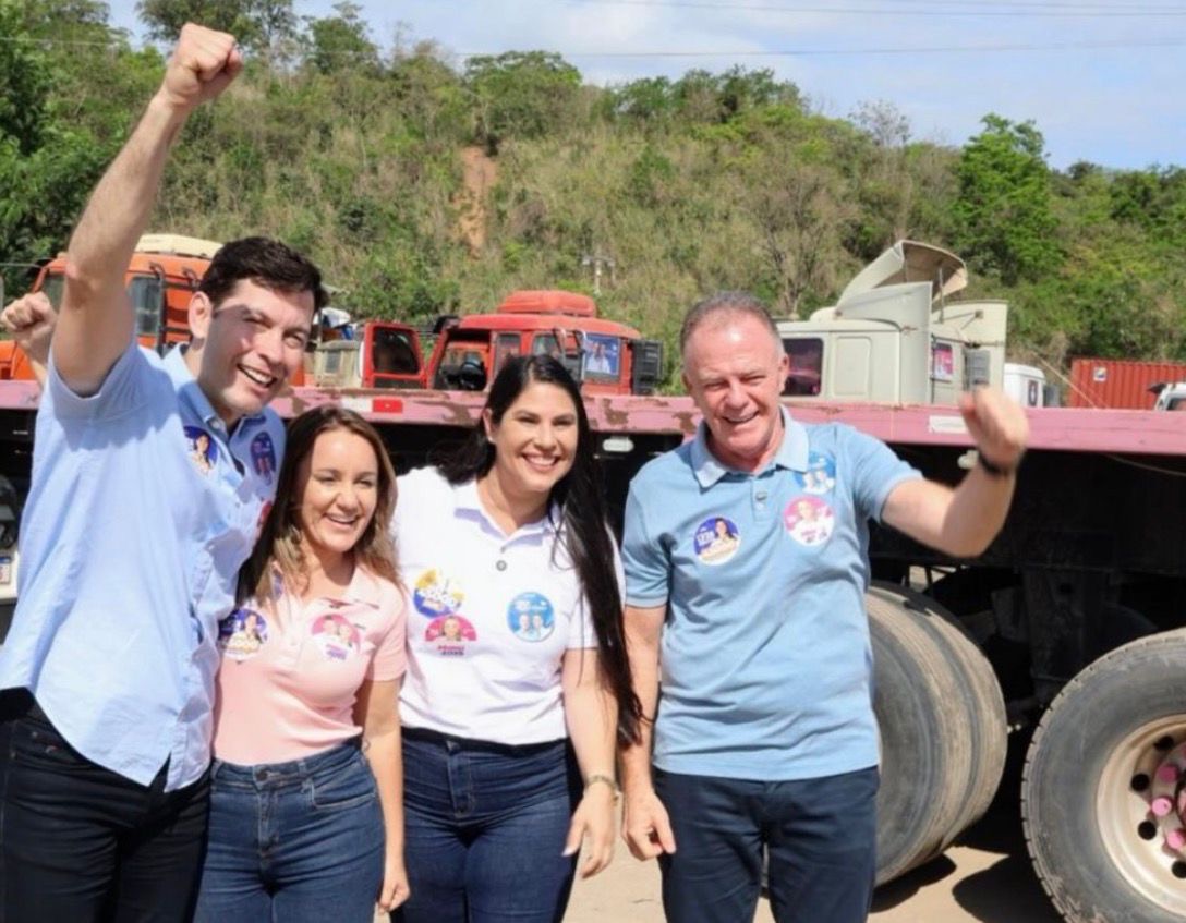 Adesivaço em Vila Velha reúne mais de 200 caminhões e lideranças políticas do ES