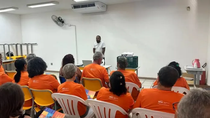 Curso em São Mateus ensina idosos a fotografar profissionalmente com o celular em 2026